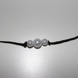 three pearl choker